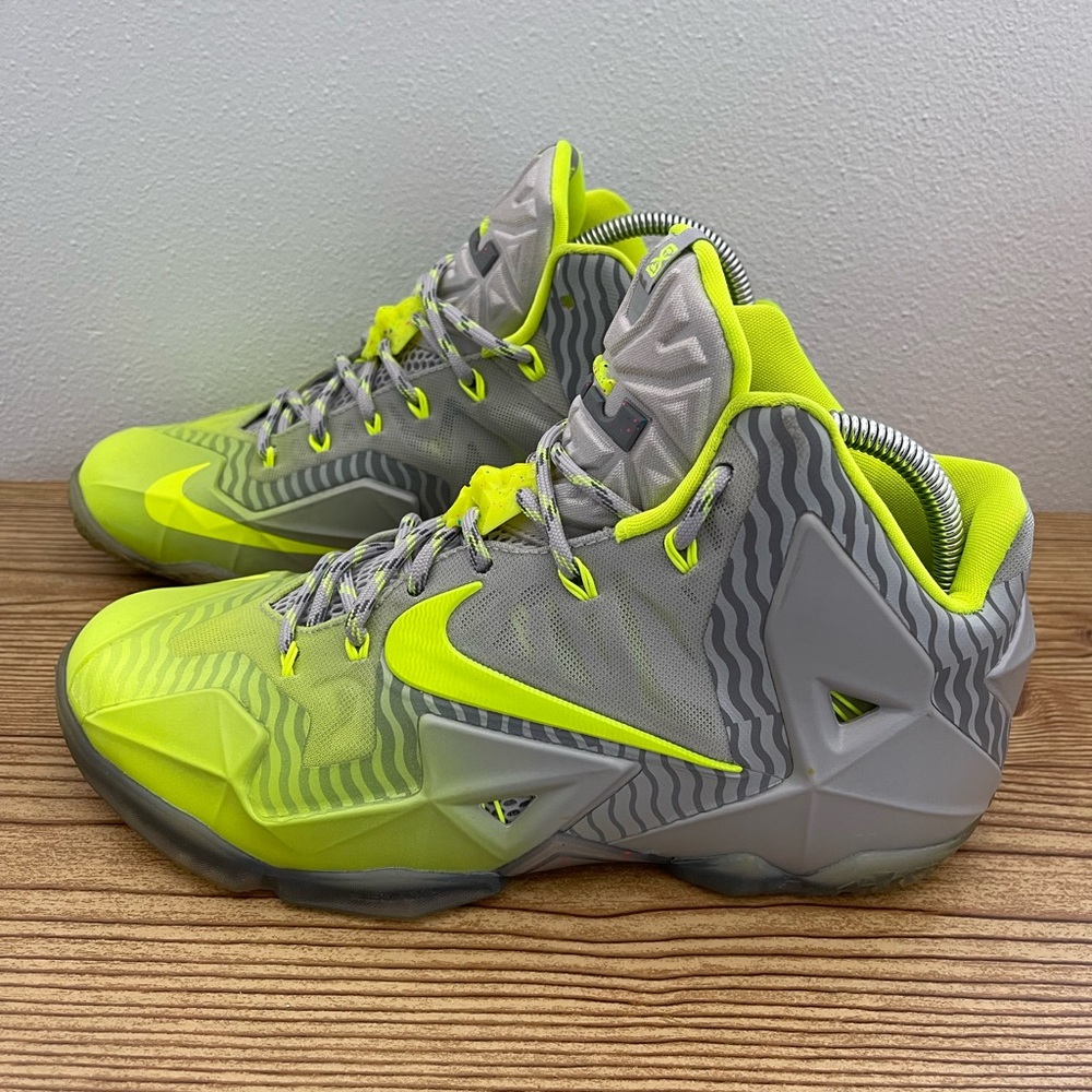 Nike LeBron 11 Maison du LeBron 2014 Mens Size 8.5 Grey Volt Dunkman